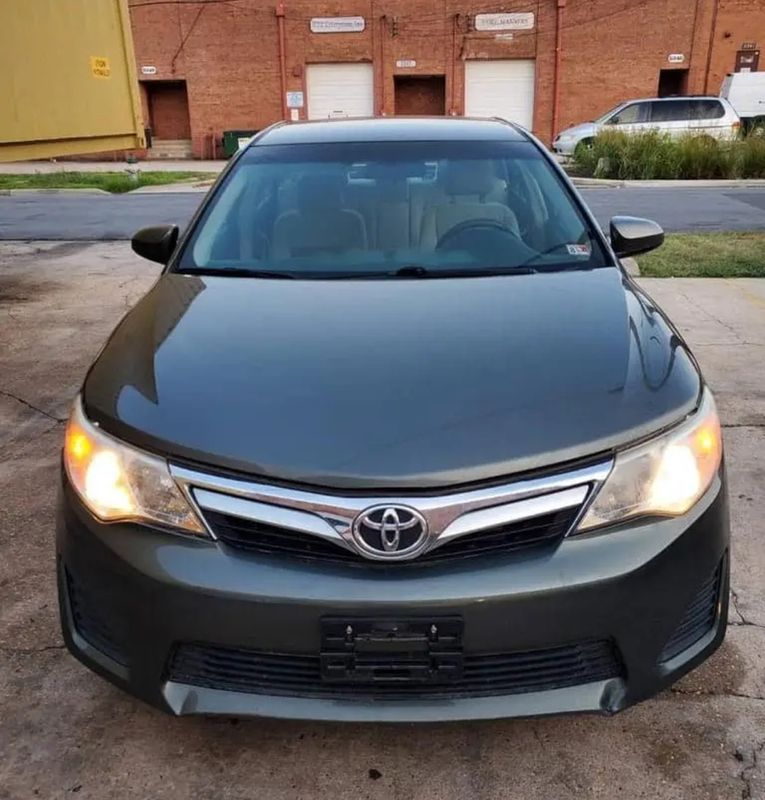 Thumbnail 2 of 2012 Toyota Camry